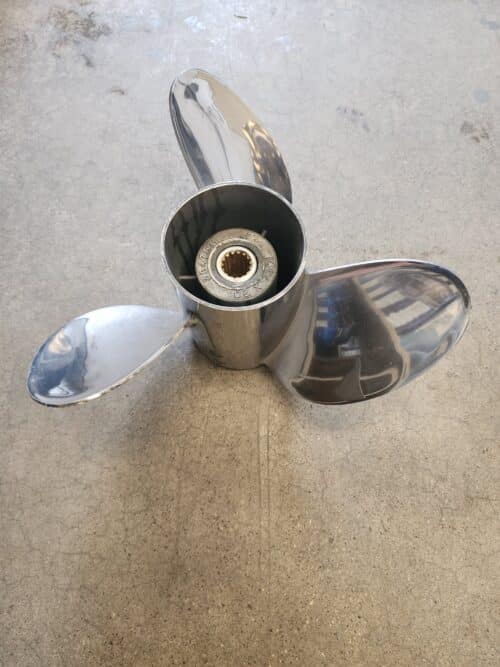 Used 14.5 X 28 3 Blade Stainless Steel, Evinrude Raker, 394757, new hub