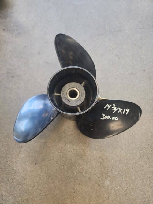 Used 14.75 X 19 3 Blade Stainless Steel, Evinrude OMC, painted