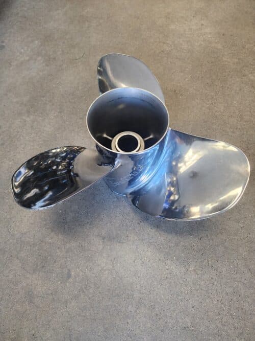 Reconditioned 15.6 X 15 3 Blade Stainless Steel, Right Hand, Turning Point Mach 3 Express OS, new open box