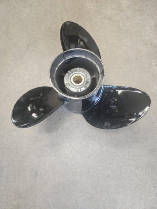 Reconditioned 15 X 17 3 Blade Stainless Steel, Right Hand, Evinrude 391290, painted