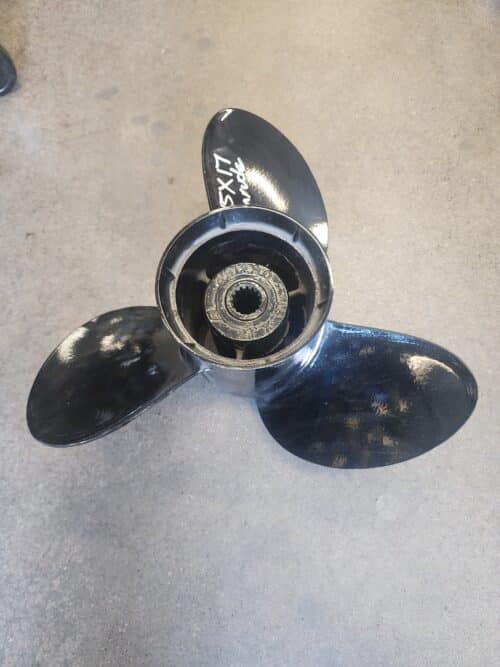 Reconditioned 15 X 17 3 Blade Stainless Steel, Right Hand, Evinrude 391290, painted