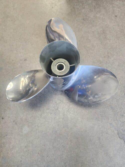 Reconditioned 15.75 X 17 3 Blade Stainless Steel, Right Hand, Mercury Mirage 48-18278